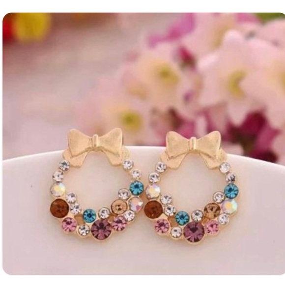 New Absolutely Beautiful Christmas Wreath Multi Colored Rhinestone Stud Earrings - Picture 2 of 5